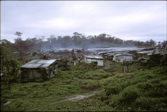 A temporary camp for Guatemalan refugees who have just returned to Guatemala from camps in southern Mexico. Ixcán, 1994